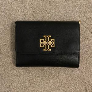 Tory Burch leatherwallet with cross body chain
